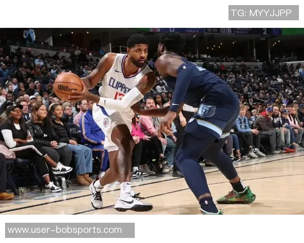 小卡复出状态良好13投6中贡献20分3篮板3抢断三分球表现出色